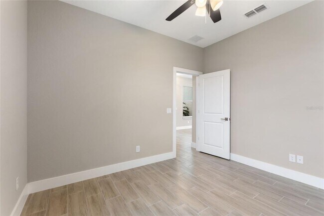 Building Photo - 1057 Sabine Pl