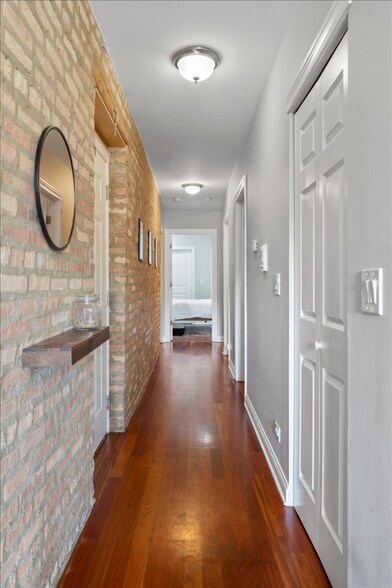 Building Photo - 1152 N Kedzie Ave