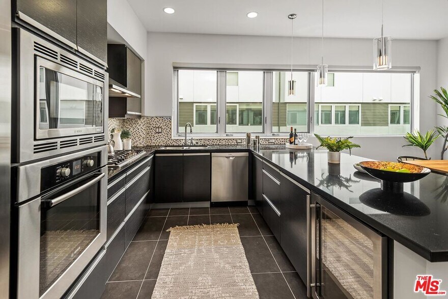 Building Photo - 310 Washington Blvd