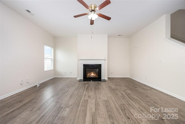 Building Photo - 3530 Alister Ave SW