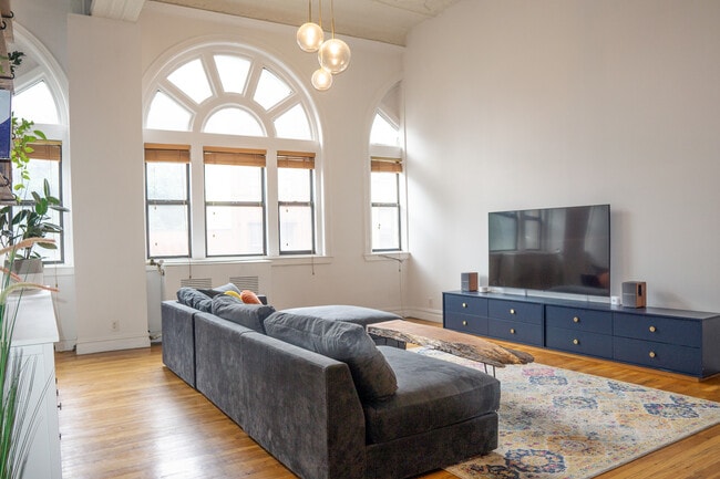 Living room - 25 N Broadway
