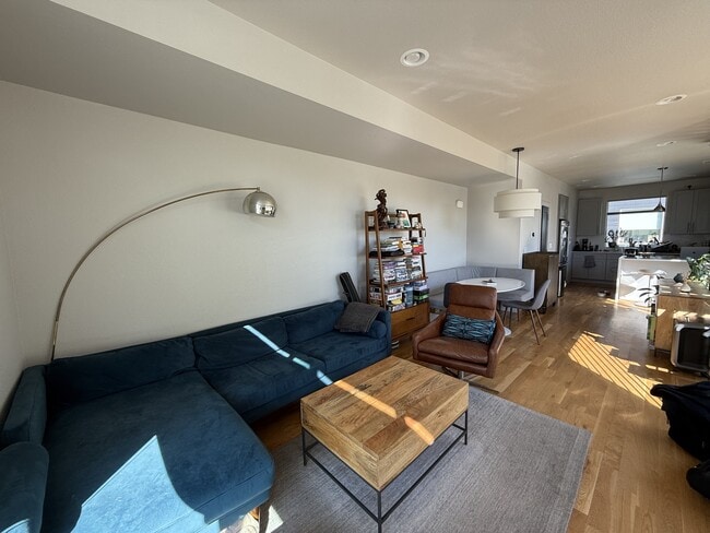 Building Photo - 1551 King St