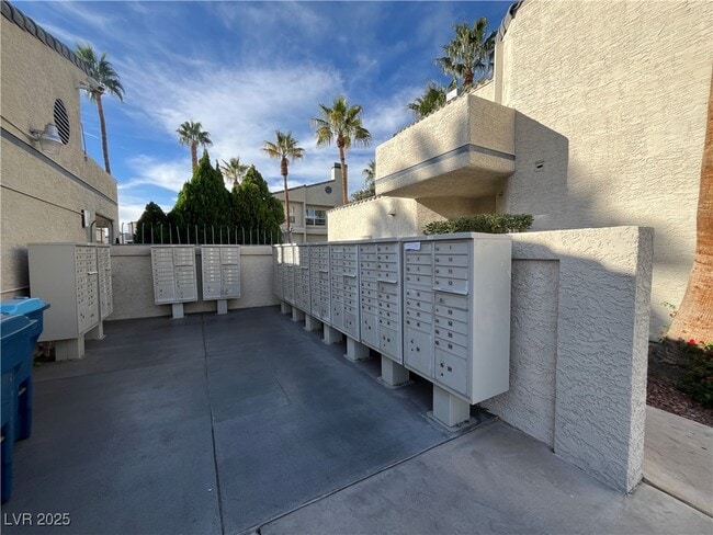 Building Photo - 6250 W Flamingo Rd