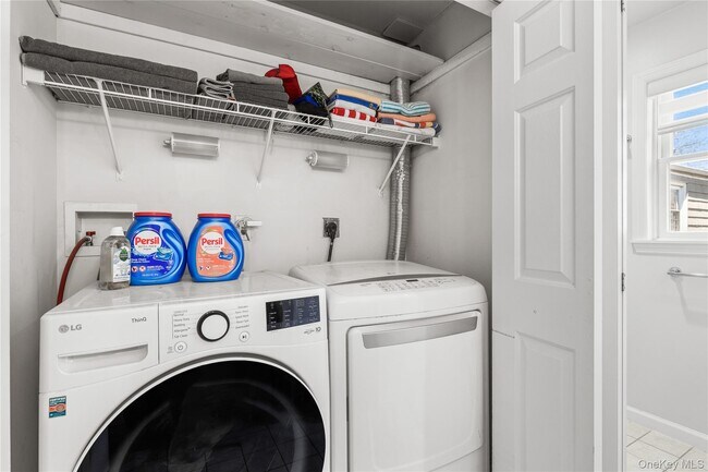 Building Photo - 350 Midland Ave