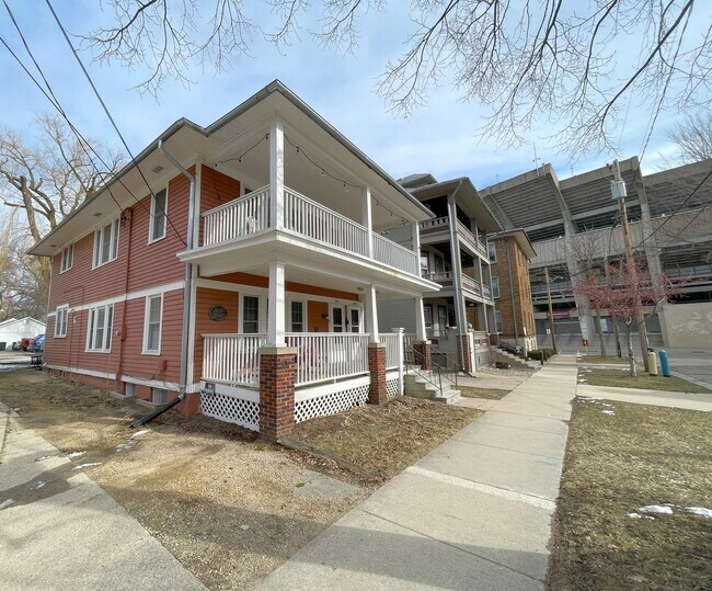 Building Photo - 1608/10 Hoyt St.