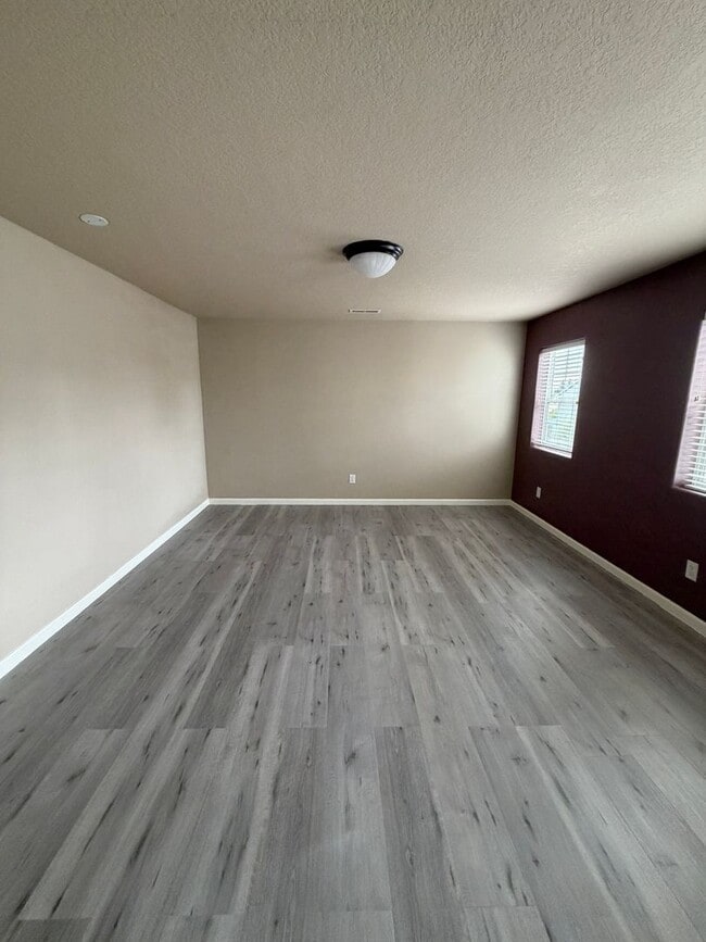 Building Photo - 6108 NE 84th Ave