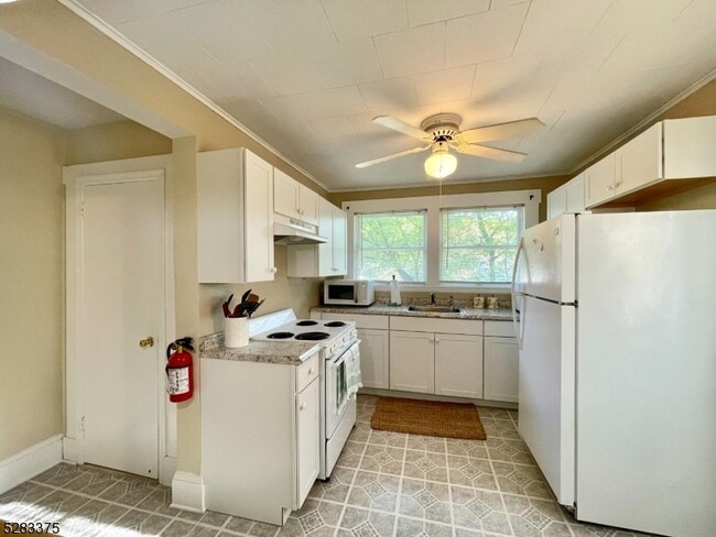 Building Photo - 255 Paterson Hamburg Turnpike