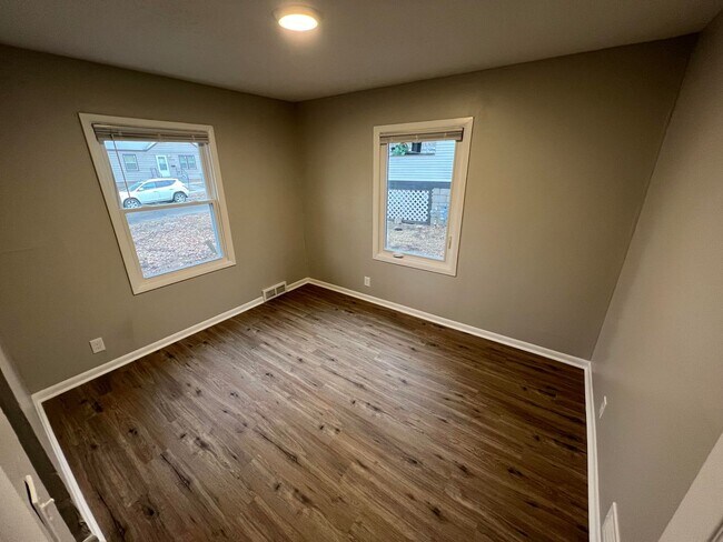 Building Photo - Remodeled 2BR Home in Central Park!