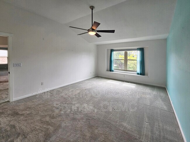 Building Photo - 2615 Helmsdale Dr