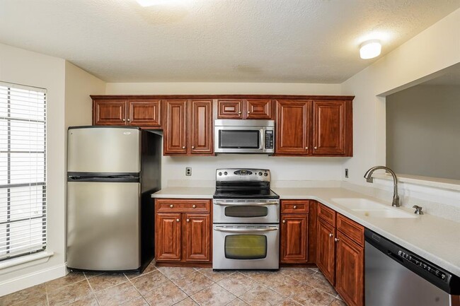 Building Photo - 17263 Saturn Ln