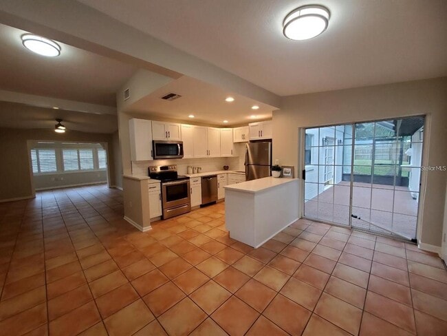 Building Photo - 1812 Pineview Cir