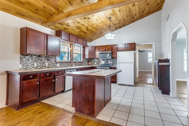 Building Photo - 301 S Weatherford St