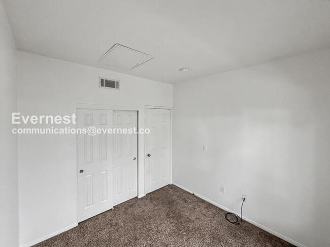 Building Photo - 5922 W Vegas Dr