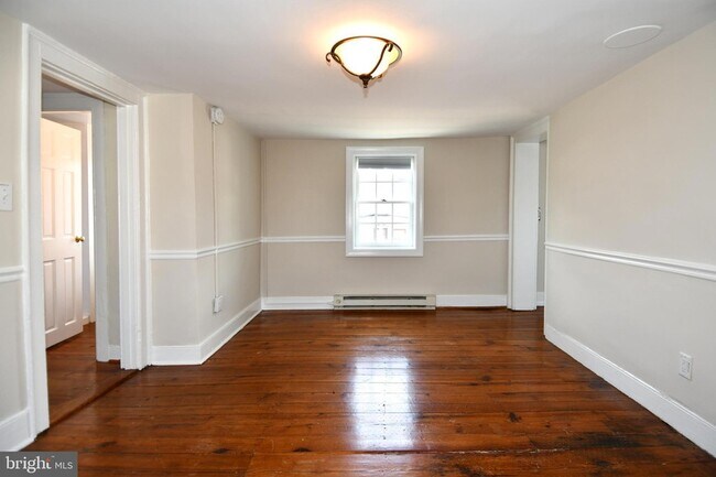 Building Photo - 17 - Apt. #1 Madision Street Unit