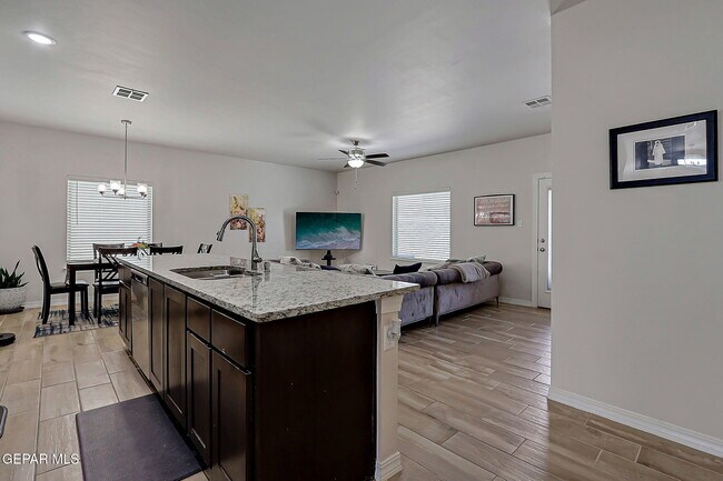 Building Photo - 532 Oakmont