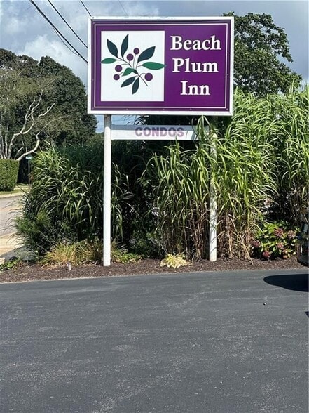 Building Photo - 53 Winnapaug Rd