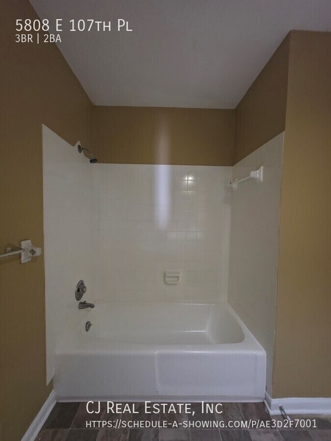 Building Photo - 5808 E 107th Pl