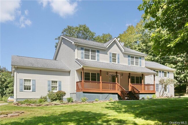 Building Photo - 80 Old Quaker Hill Rd