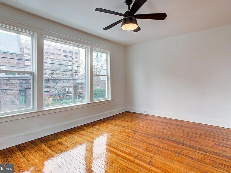 Primary Photo - 10 E James St