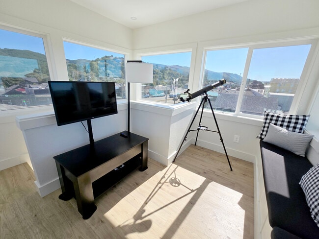 Building Photo - 121 S Miller St