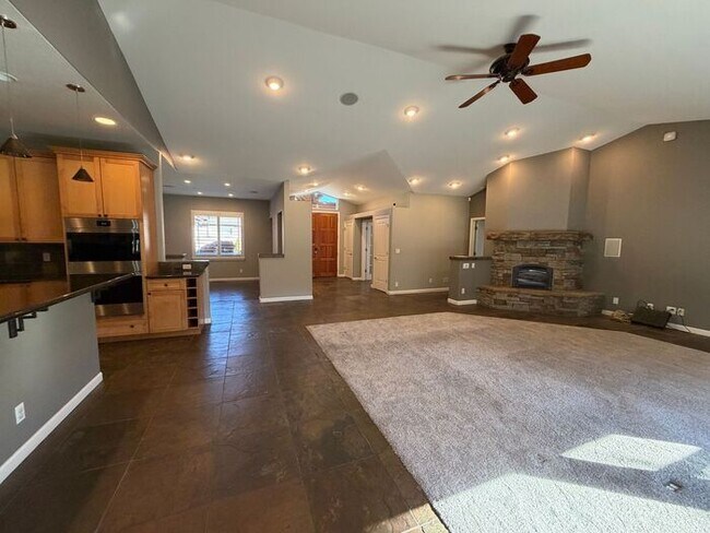 Building Photo - 1199 Manzanita Ln