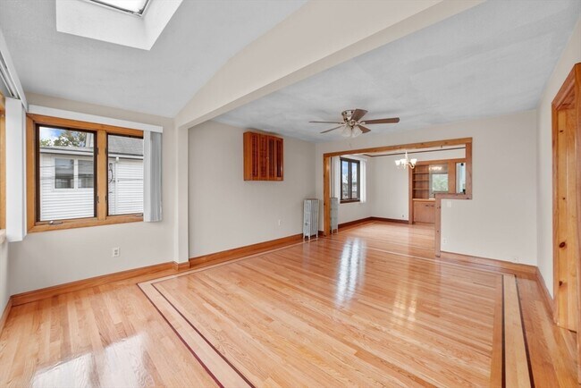 Building Photo - 26 Fuller St