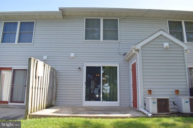 Building Photo - 945 Orchard Dr