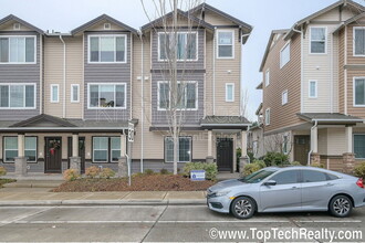 Building Photo - 477 NE Edgeway Drive