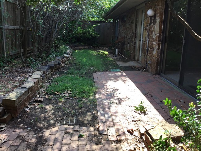 Building Photo - 3205 Raintree Rd
