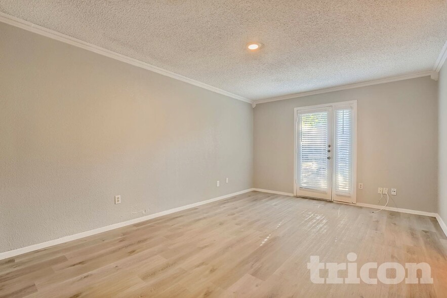 Building Photo - 2819 Hedgeway Dr