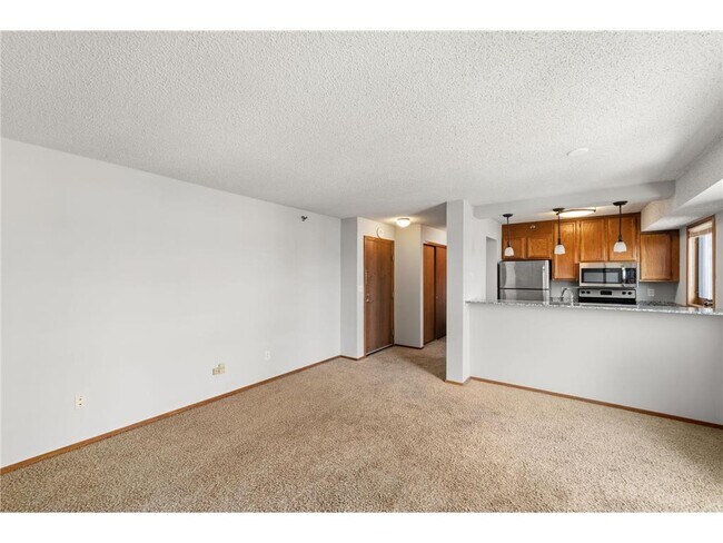 Building Photo - 433 S 7th St