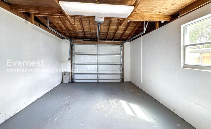 Building Photo - 3509 Kingsbury Dr