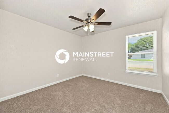 Building Photo - 4 Bedroom Pet-Friendly Home in ARLINGTON, TX with Main Street Renewal