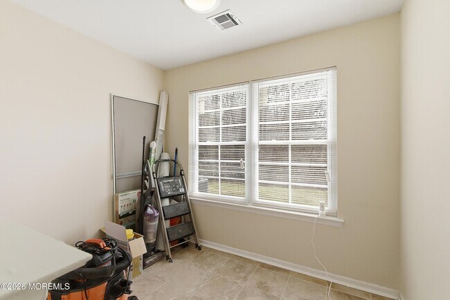 Building Photo - 2 Jodhpur Ct