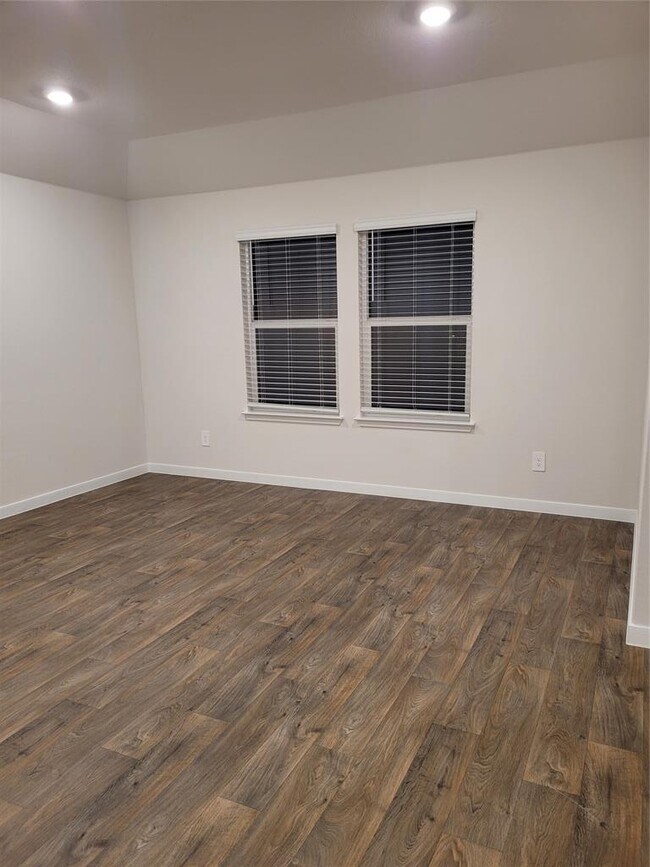 Building Photo - 211 Callado Cir