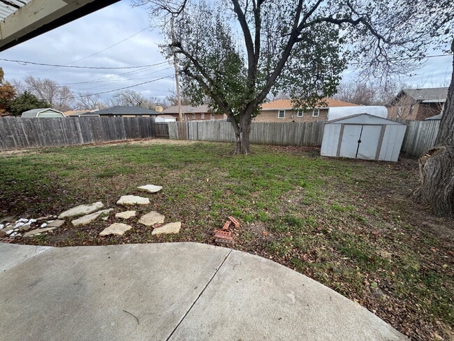 Building Photo - 1014 S Rosalie Ave