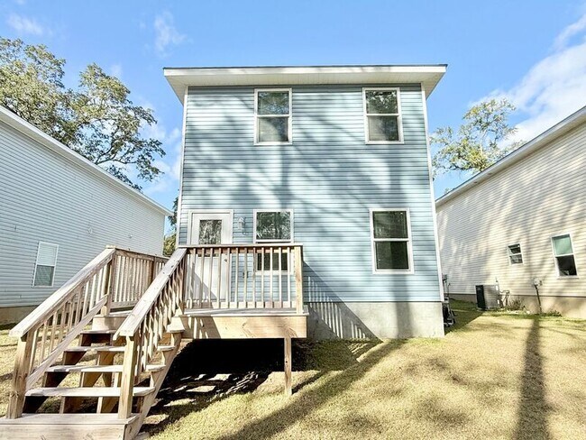 Building Photo - 6341 Long St