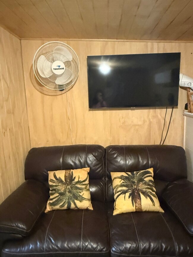 Building Photo - 719 W Mission Ln