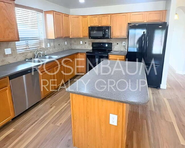 Building Photo - Gorgeous 5-bedrooms, 2.5-baths home in the...