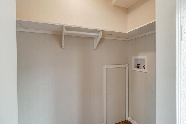 Building Photo - 722 Ralston Ave