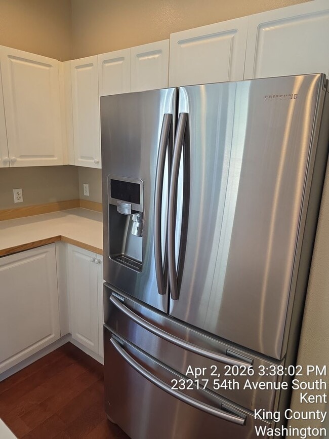 Building Photo - Kent Cypress Cove at the Lakes home - 3 bedroom 2.5 bath with 2 car garage - Available NOW.