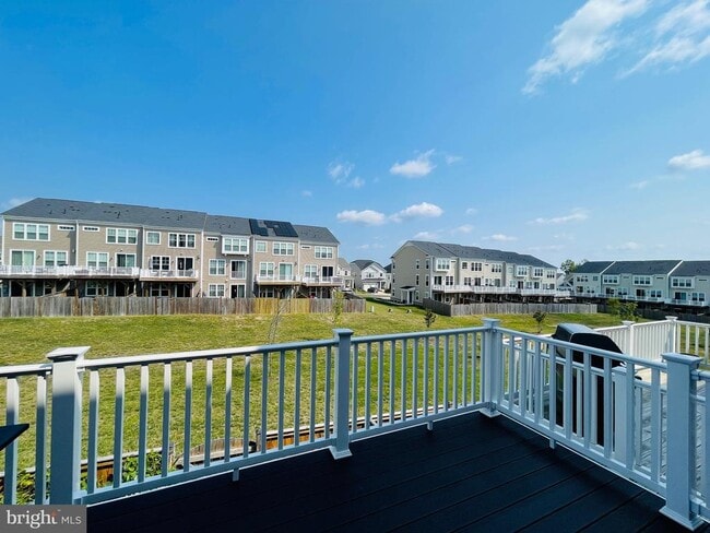 Building Photo - 419 Foxglove Way