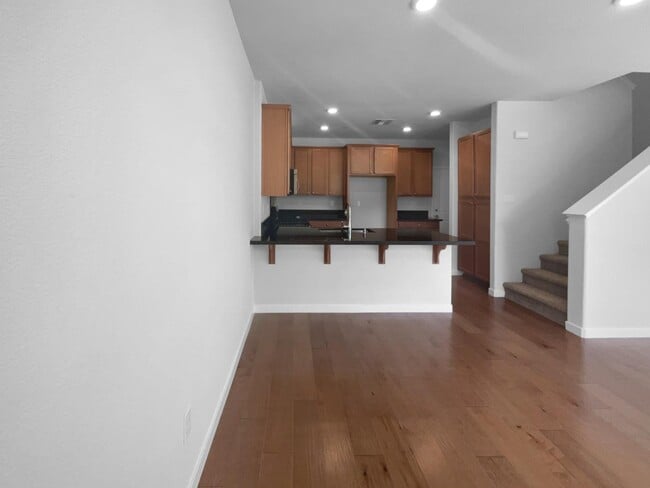 Primary Photo - 3234 Bridgeway Dr