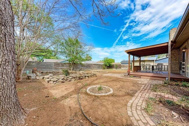 Building Photo - 2804 Sissinghurst Dr