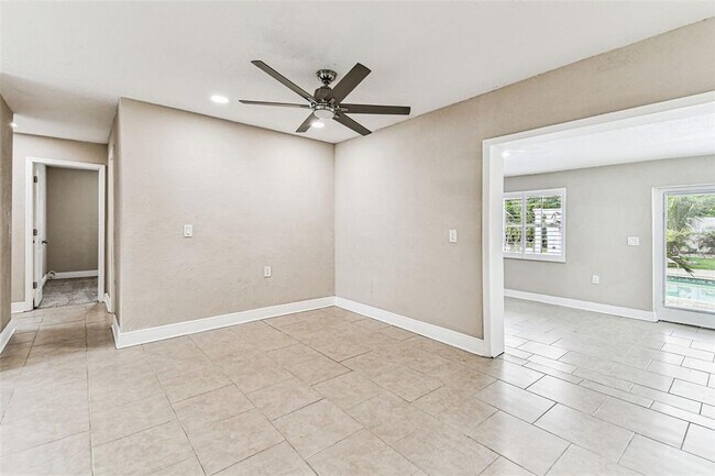 Building Photo - 2580 Granada Cir W