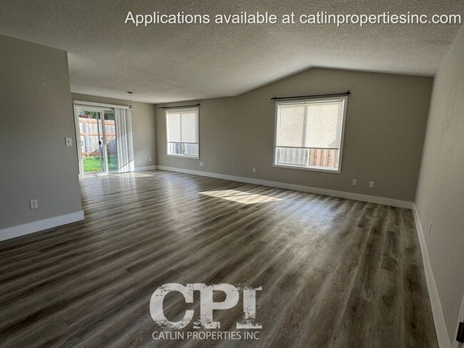 Building Photo - 119 Penny Ln