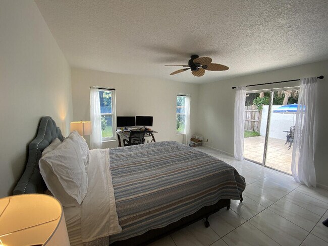 Building Photo - 9112 Pine Springs Dr