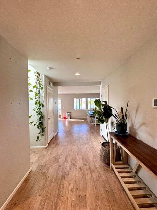 Building Photo - Stunning 4 Bedroom Cul-De-Sac Home with Loft located in Winchester!