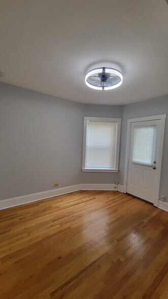 Building Photo - 5807 N Artesian Ave