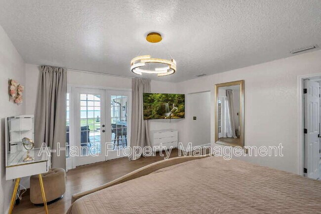 Building Photo - 606 N Shore Dr